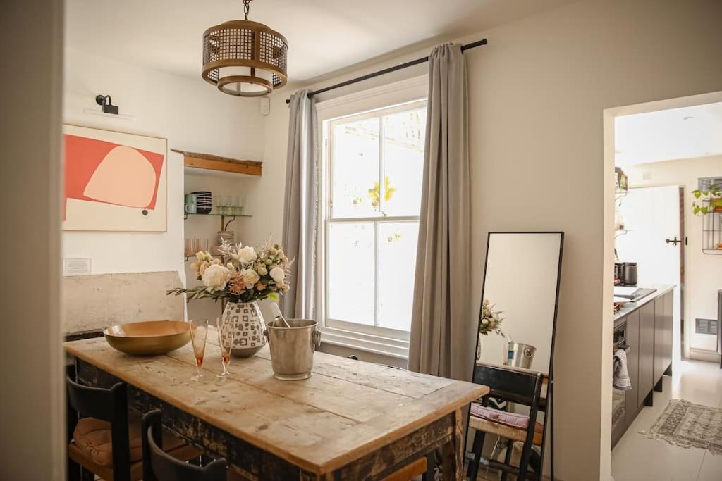 Primrose Cottage - With Private Courtyard & Sun Terrace In Central บาธ ภายนอก รูปภาพ